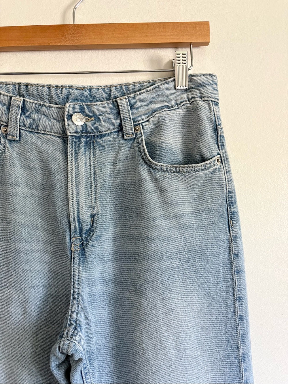 H&M Divided Straight Leg Jeans in Light Wash NEW - Picture 3 of 6
